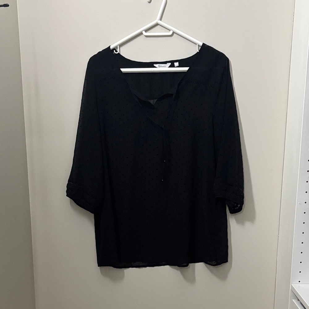 Reitman’s XL Women’s Black Lightweight tunic V-Neck Blouse lace detail on arms.